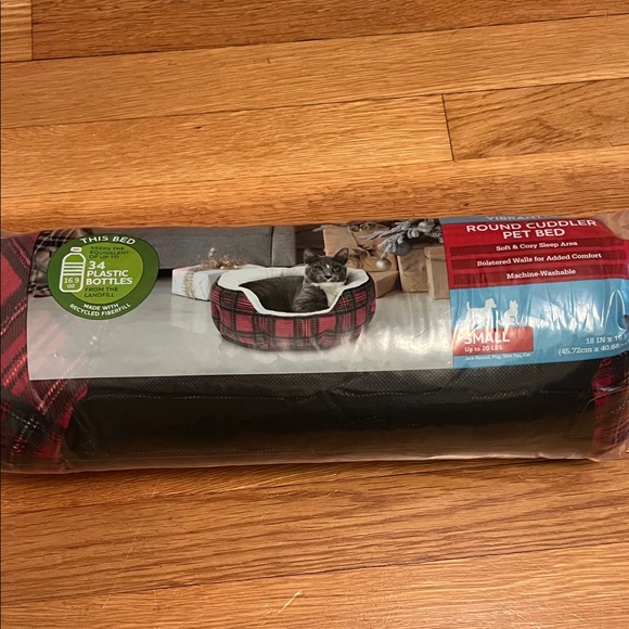 Vibrant Life Round Pet Cuddler Bed Red Plaid - NEW - Picture 3 of 5
